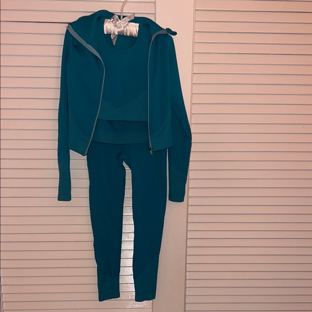 90 Degrees 3 piece set